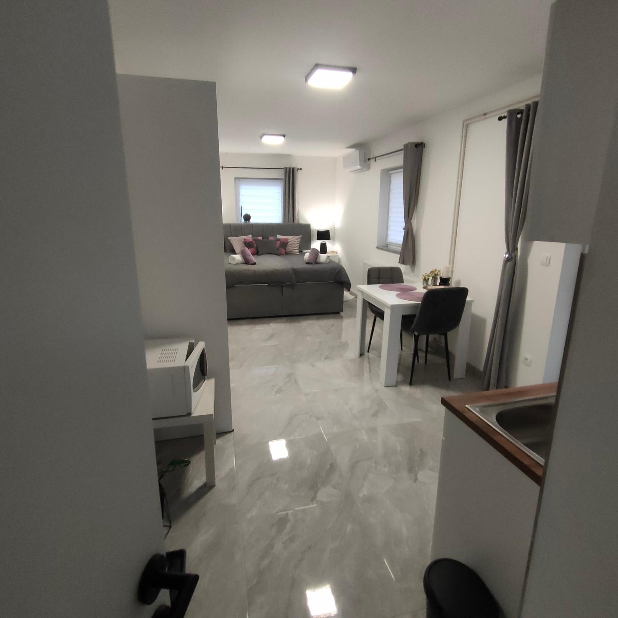 Apartmani Sun & Moon 别洛瓦尔 外观 照片